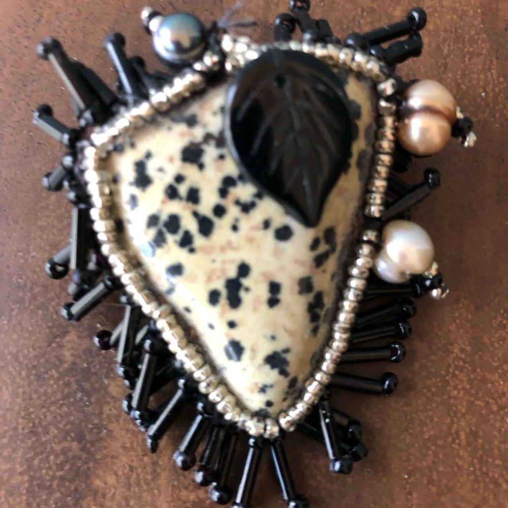 Dalmatian Jasper beautiful & unique artisan made brooch adorned w/beads & pearls - Picture 7 of 7